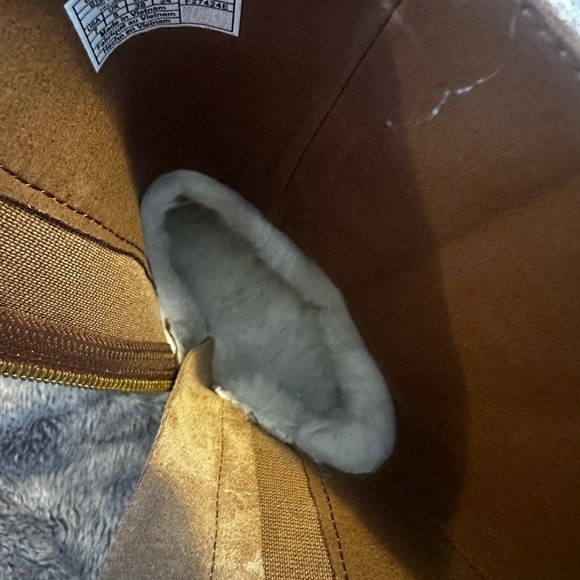 UGG Classic Twin Seam Platform Boot - Picture 8 of 14